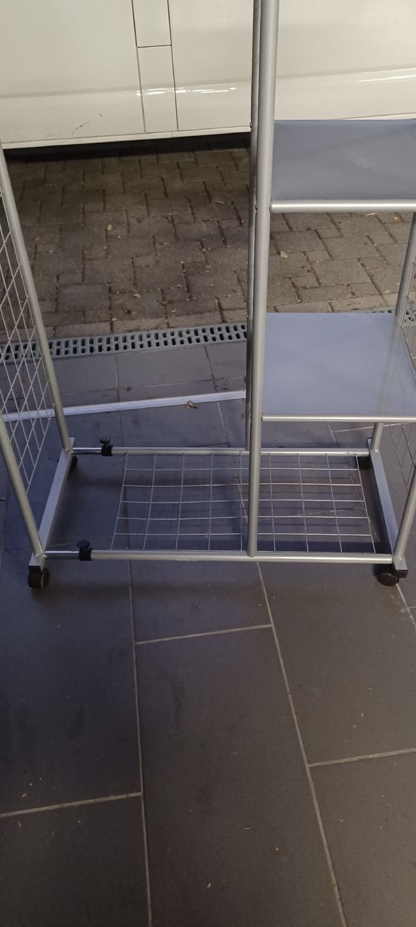 Guardaroba: Garderobenstaender/Kleiderstaender mit Rollen, Metall – Usato da Dürrenäsch venduto da Uliu 3