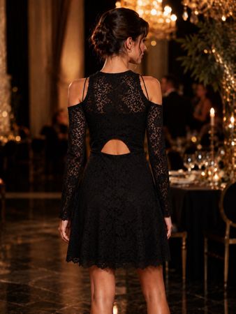 ROBE NOIRE EN DENTELLE BERSHKA