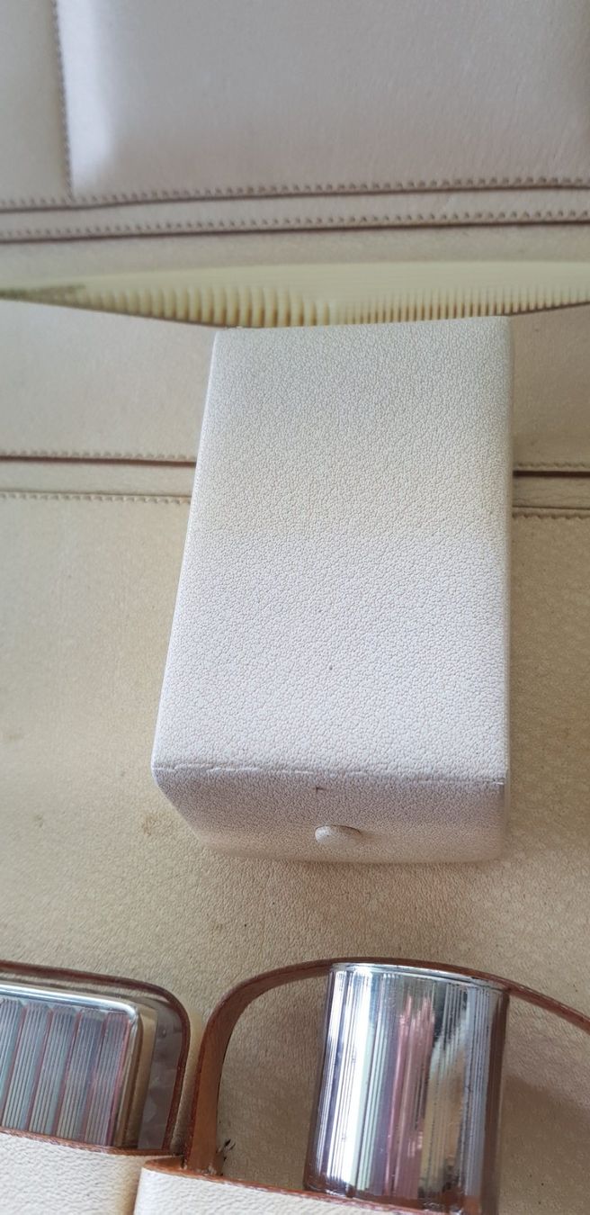 Custodie per cosmetici: Kosmetiktasche Necessaire Silber Vintage – Usato da Mörschwil venduto da wunderkiste44 9