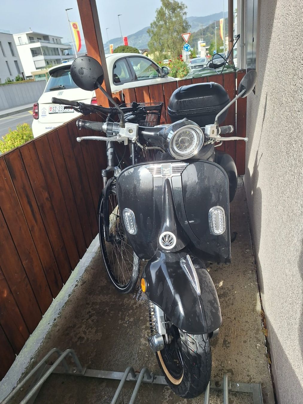 Autres: Elektroroller schwarz 75 km h – D'occasion à Reichenburg par ma__5qhl