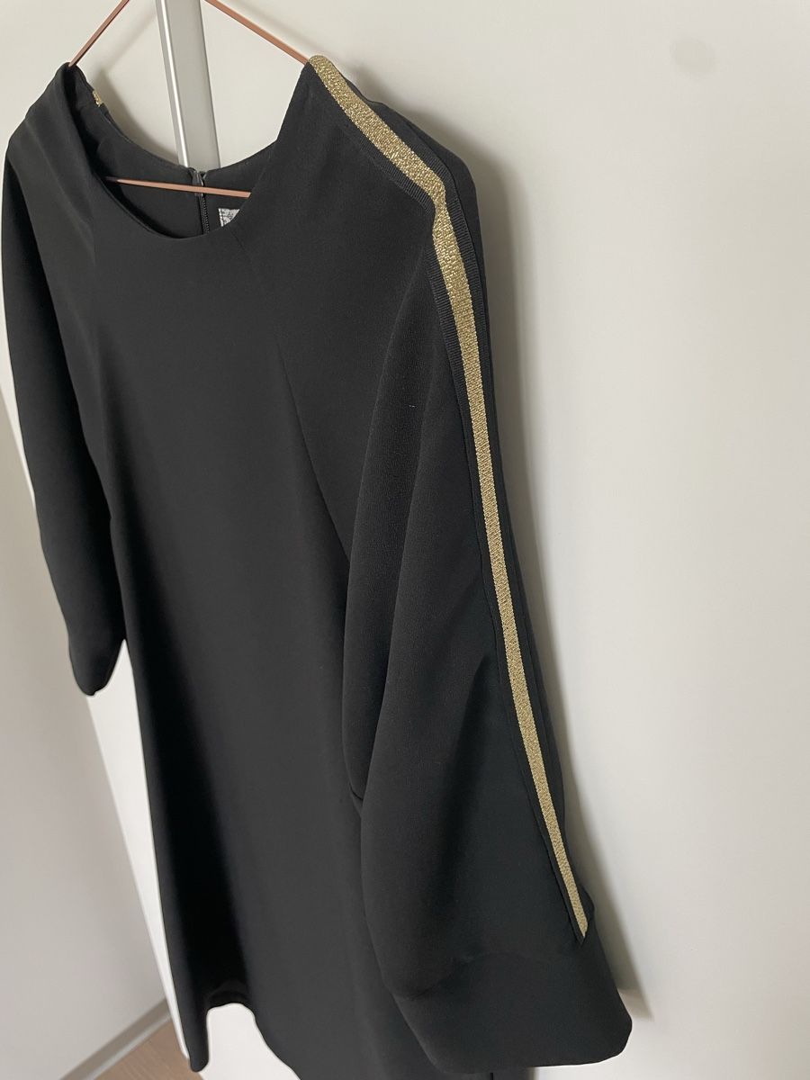 Vestiti: Black Dress with Gold Accent – Usato da Zürich venduto da as007 1