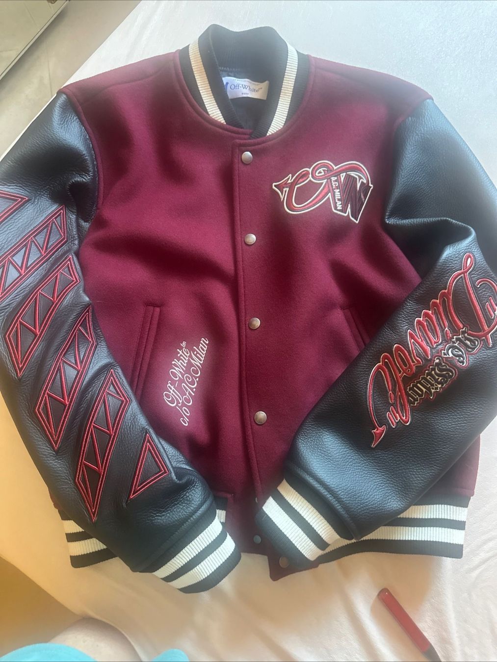 Giacche: Bomber Off White x AC Milan – Nuovo (secondo la descrizione) da Massagno venduto da cha_gkq7