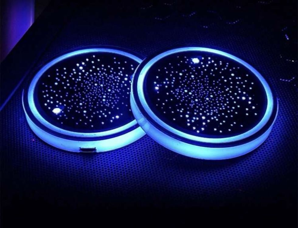 2 Leuchtende Getränkehalter-Untersetzer Aus PVC – Auto-Innenraum Zubehör – Fluoreszierend, Rutschfest – 7,2 Cm