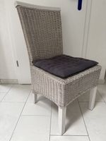 6 Korbstühle weiss/grau mit Sitzkissen / pro Stuhl 30.-