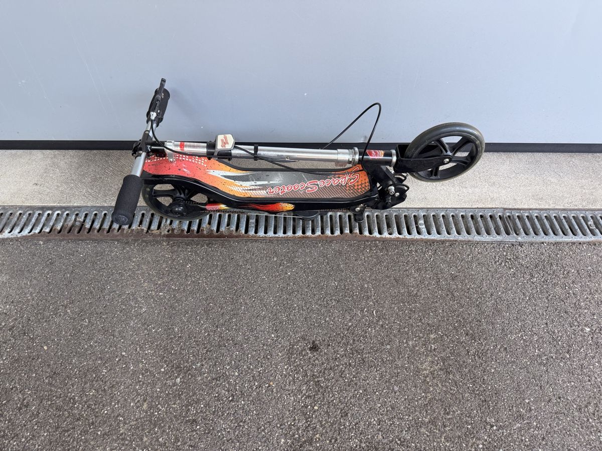 Scooter: Space Scooter - Fun Summer Ride! Great Condition! – Usato da Erlenbach ZH venduto da Benio407 1