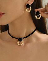 Ensemble collier et boucles d’oreilles