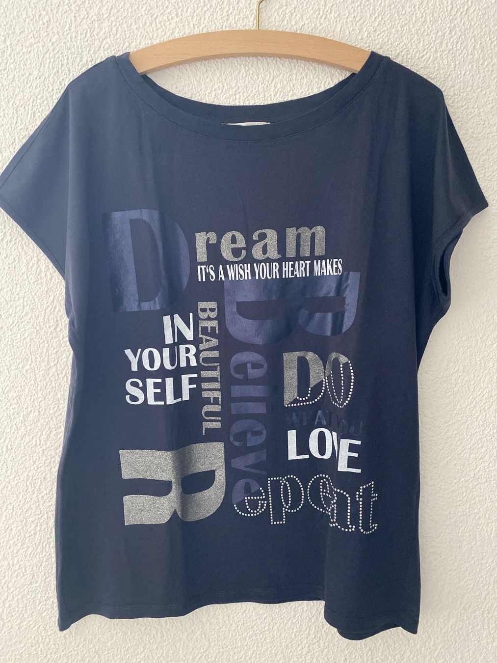 T-shirt: Cartoon Shirt 38 – Usato da Bleienbach venduto da Dbeno
