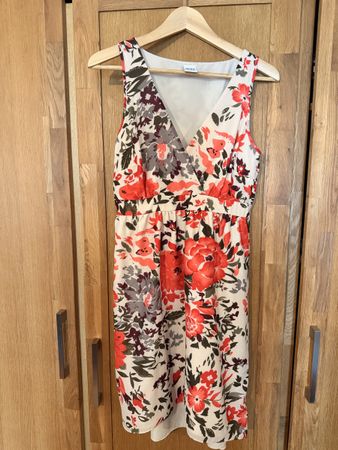 Kleid VERO MODA Blumenmuster Grösse M ohne Ärmel leicht