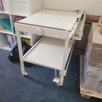 Schneidemaschine Tisch mit Rollen