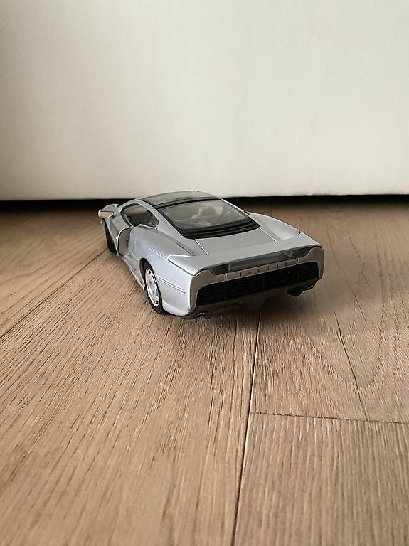 Voitures modèles: Modellauto 1/18 Jaguar XC220 – D'occasion à Gisikon par Jen_03 2