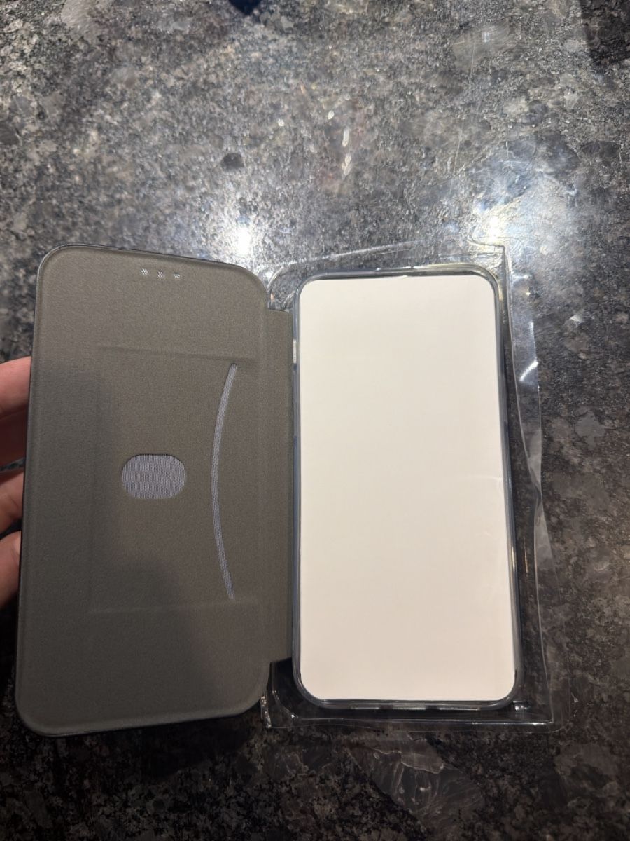 Apple Coques & Protection écran: Étui iPhone 14 Plus noir neuf  – Neuf (Voir description) à Yverdon-les-Bains par ame_7f2x 2