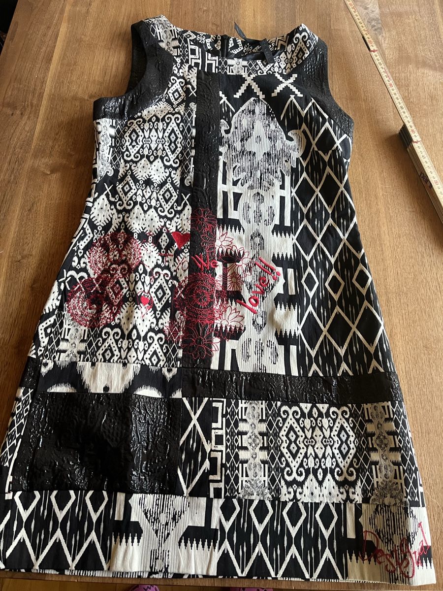 Desigual Vestiti: Desigual Etui Kleid Gr 40 – Nuovo e nell'imballaggio originale da Aarberg venduto da Jakaro