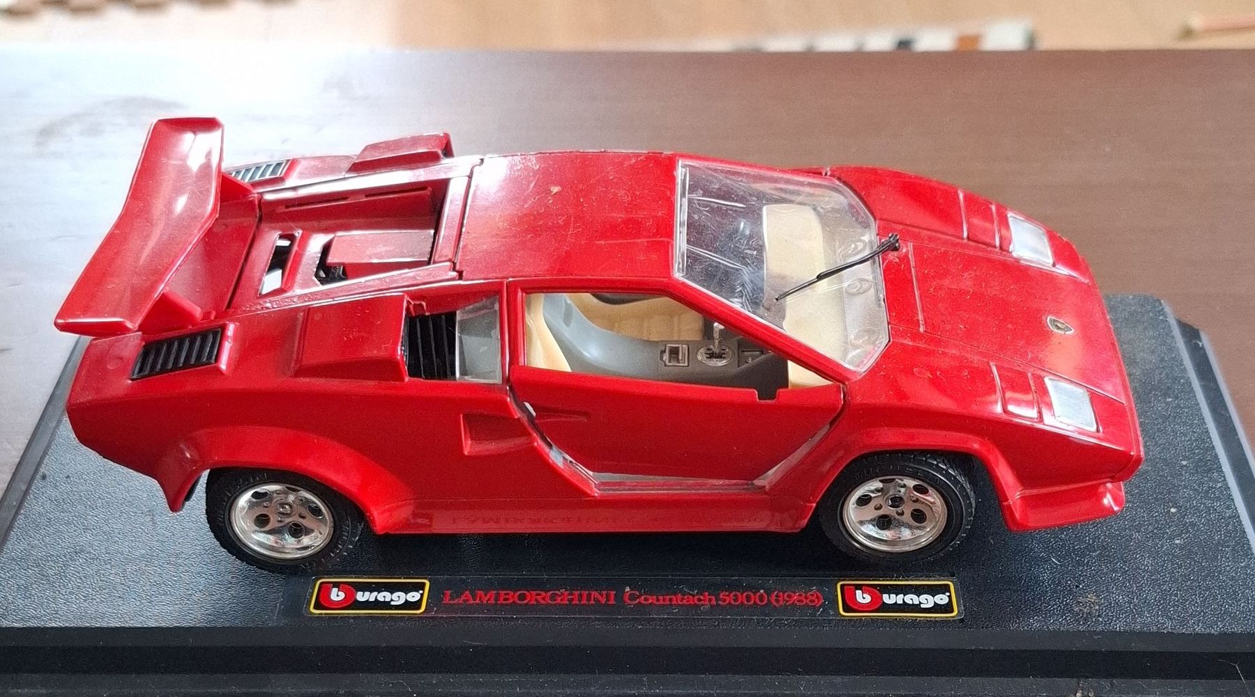 Bburago Modellini d'auto: Lamborghini Countach 5000 1988 – Usato da Fiaugères venduto da Fiaugeres1609