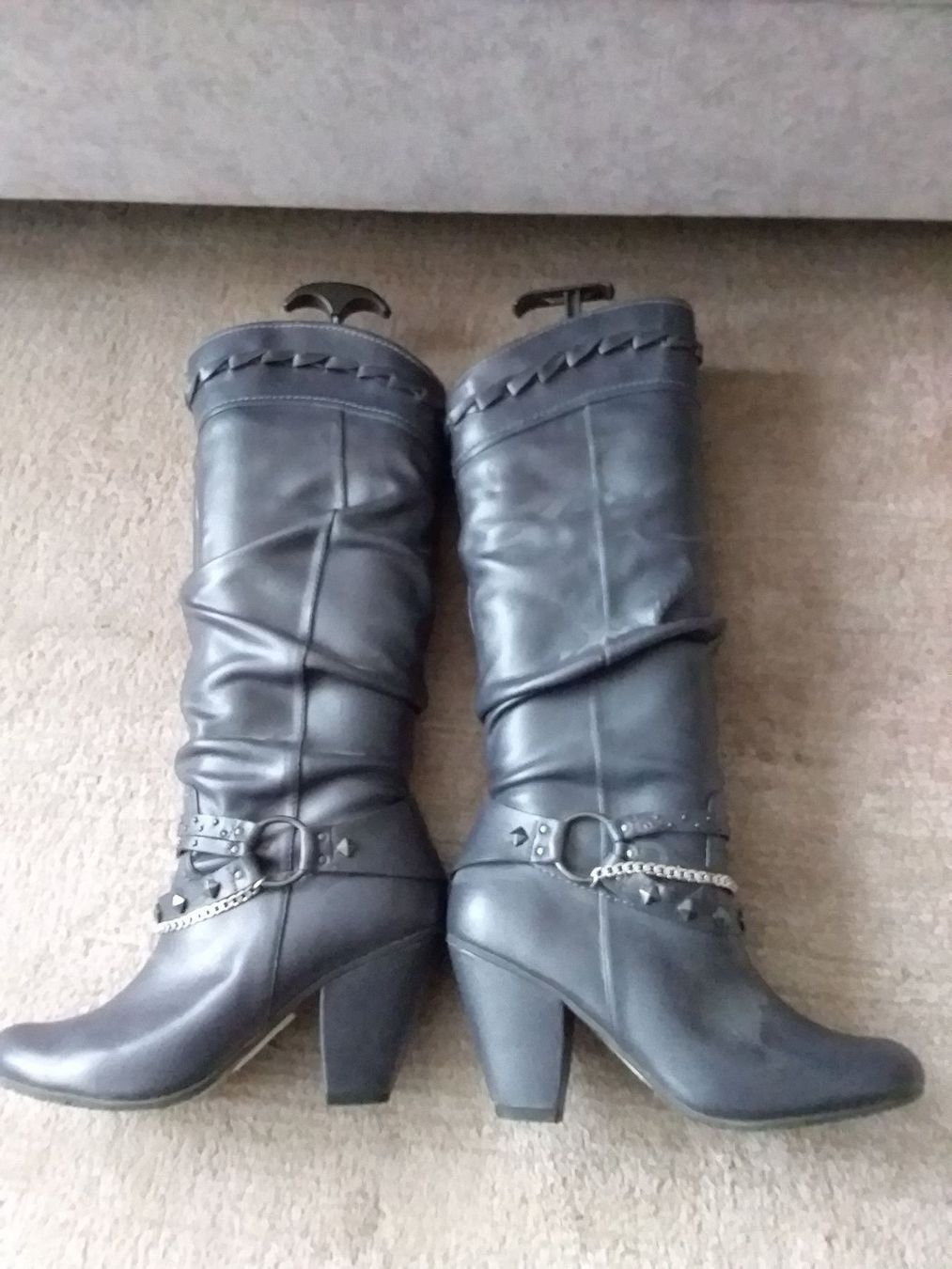 Scarpe da donna: STIEFEL (Gr. 39) Schwarz /m. Applikation – Usato da Thun venduto da Catfriends 1