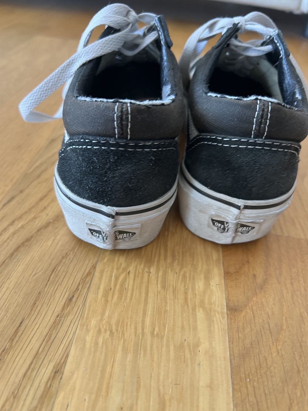Vans Scarpe da donna: Vans Old Skool – Suède noir/blanc – Difettoso da Lausanne venduto da gun_ht7n 3