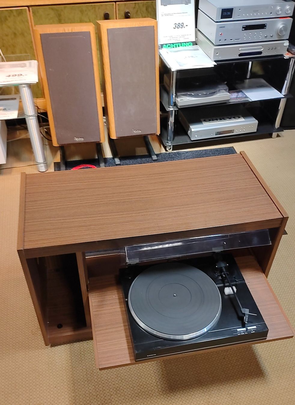 Mobili TV: Stereo-Möbel und/oder TV-Möbel mit Auszug in braun mit Räder – Usato da Kirchberg BE venduto da RadioGerberPrivat 6