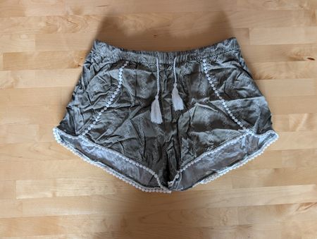 Sommerliche Shorts verspielte Fransen und Muster, Gr. 38