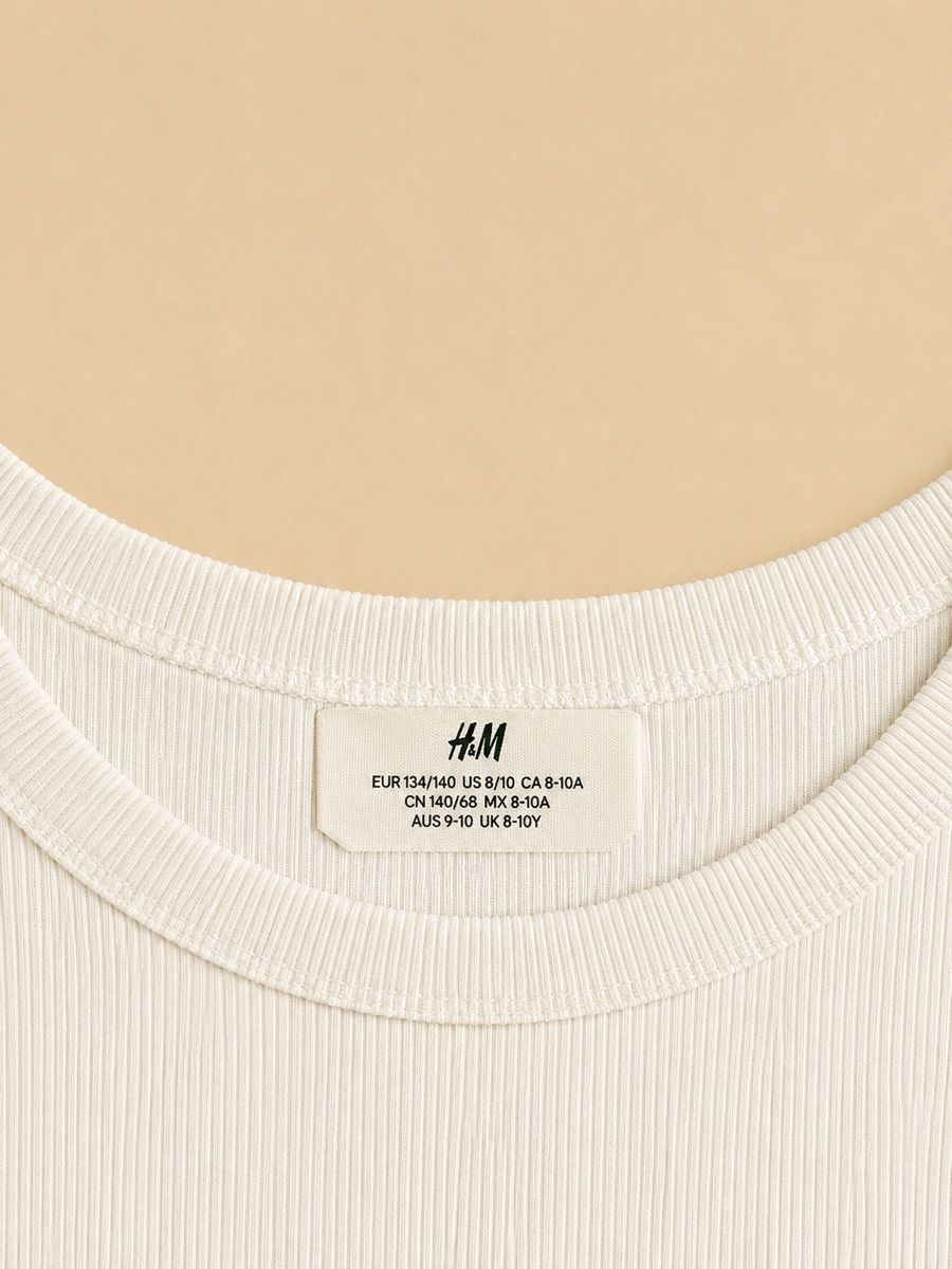 H&M Blusen, T-Shirts & Tops: DÉBARDEUR BLANC À MOTIF FRAISE – Neu (gemäss Beschreibung) aus Lausanne von mar_6snp 2