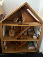 Holz-Puppenhaus mit Einrichtung, guter Zustand 
