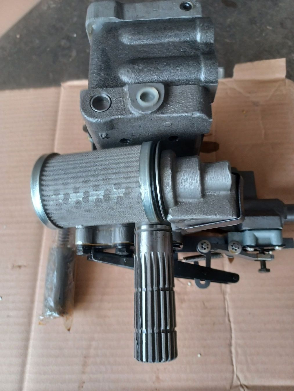Massey Ferguson Trattori: MF-Hydraulikpumpe Mark III – Nuovo e nell'imballaggio originale da Rothenthurm venduto da mf-schuler 1