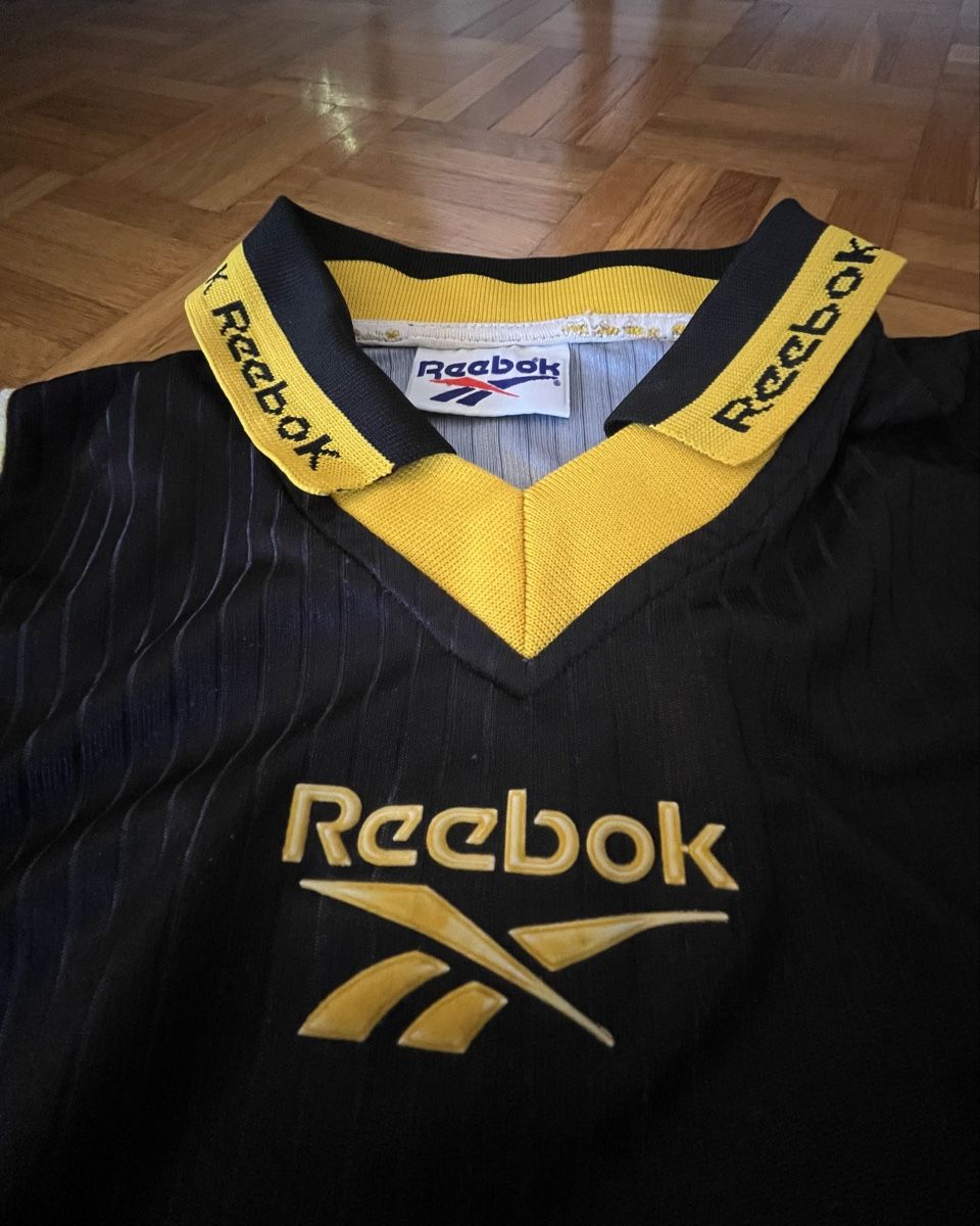 Reebok T-shirt: Vintage Reebok T-shirt – Usato da Zürich venduto da ize_rn9v 1