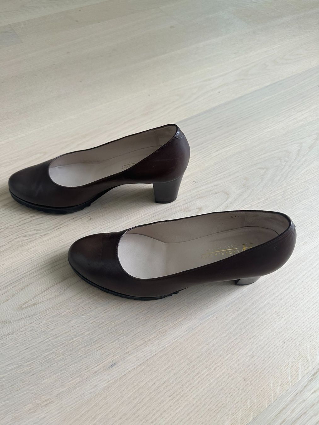 Damenschuhe: Brauner Pumps von Leder-Asper – Gebraucht aus Zürich von Rigiblick2 2