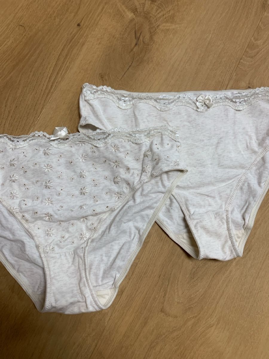 Altra biancheria intima: 2 schöne Slips Gr M oder L – Usato da Meilen venduto da Flockenwirbel
