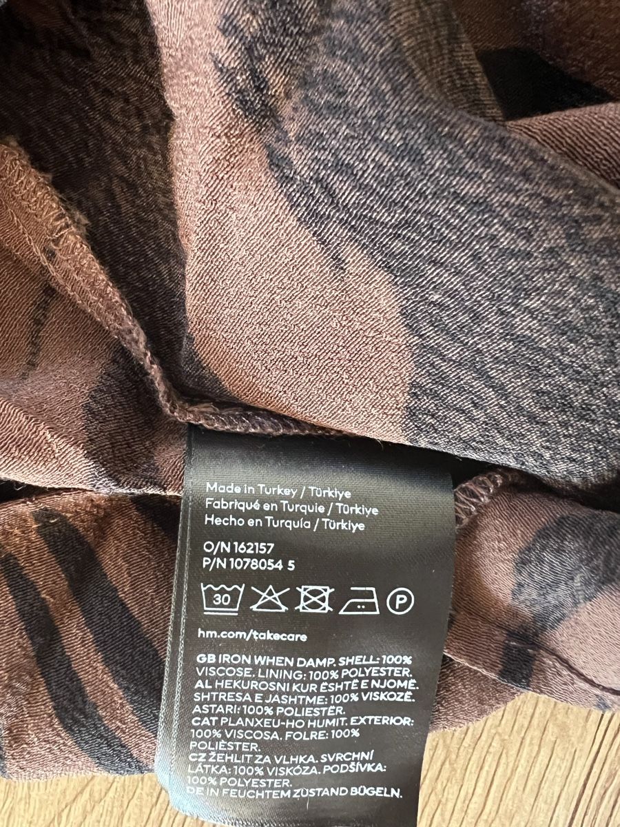 H&M Vestiti: Jolie robe 100% viscose H&M – Usato da La Chaux-de-Fonds venduto da GabrielaKlein 1