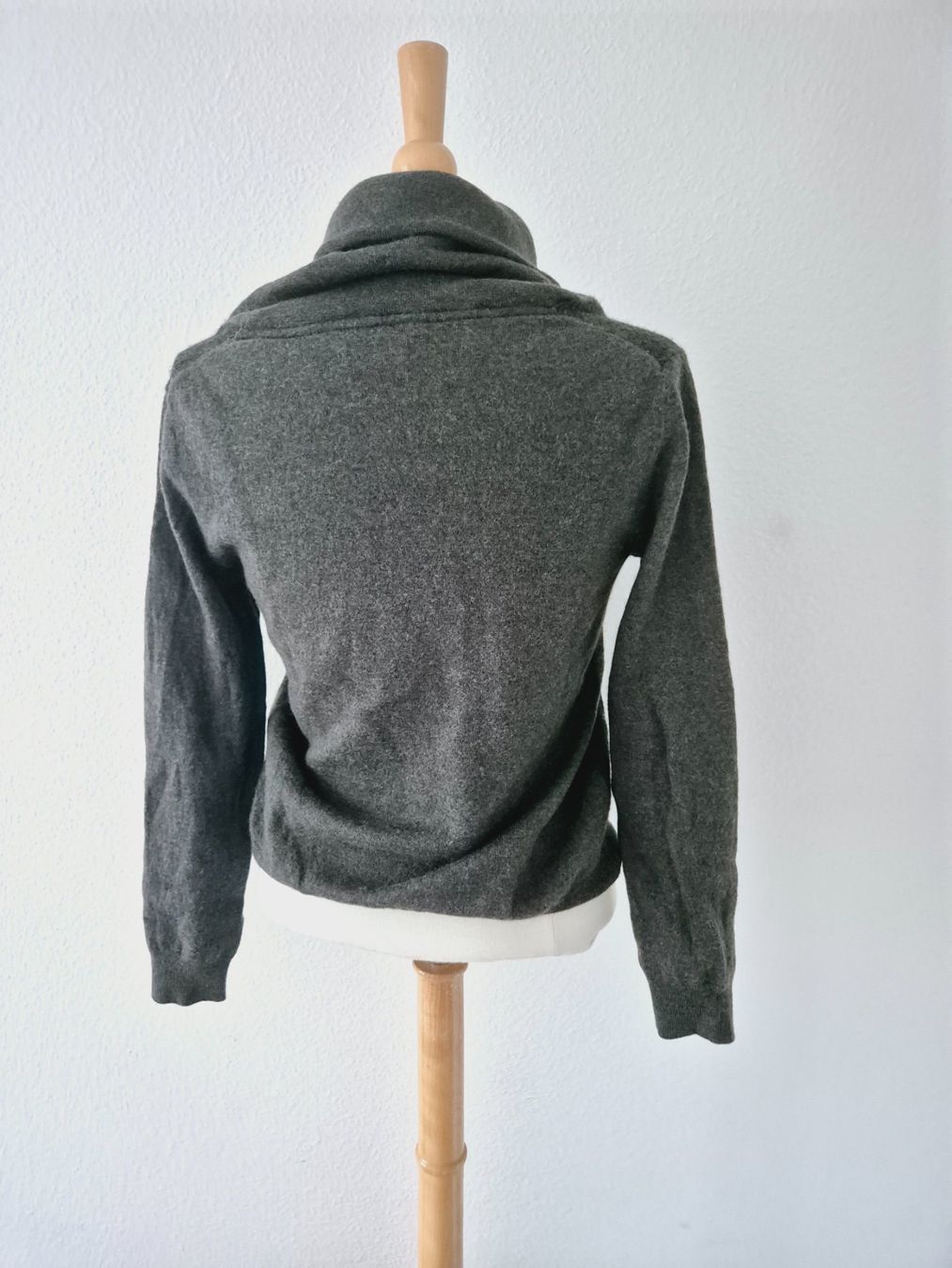 Maglioni & Felpe: PULLOVER CELIO XS WOLLE GRAU WEICH , TOP ZU JEANS HOSE – Usato da Elsau venduto da the-colorful-side 4
