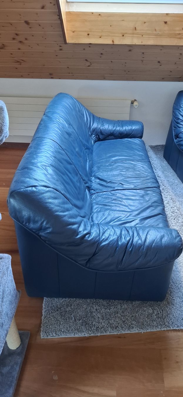Divani: Sehr bequemes Ledersofa blau, 3-Sitzer – Usato da Wuppenau venduto da Jaqueline 1