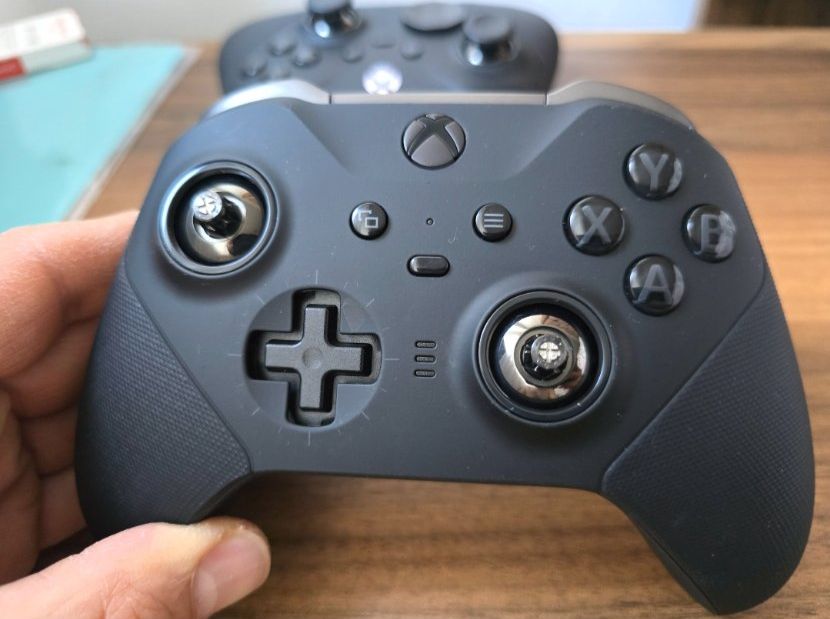 Microsoft Controller: 2 x  Elite 2 XBOX Controller/Top Zustand! – Usato da Liestal venduto da Berr 4