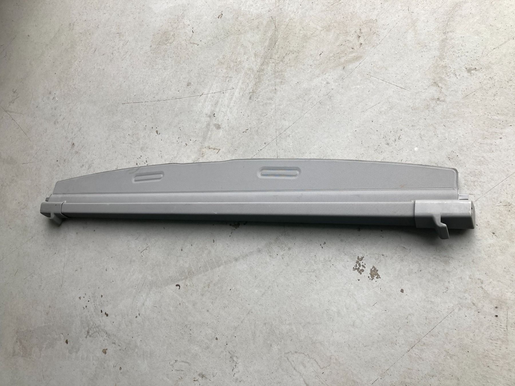 Volkswagen Toutes les pièces auto: VW T5 T6 Multivan Laderaumabdeckung Abdeckrollo – D'occasion à Cham par WB2223