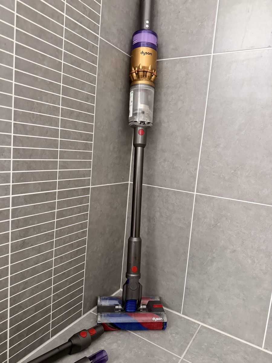 Dyson Aspirapolveri & Accessori: Aspirateur Dyson Omni-glide+ usagé – Usato da Rolle venduto da Lili1234567890 1