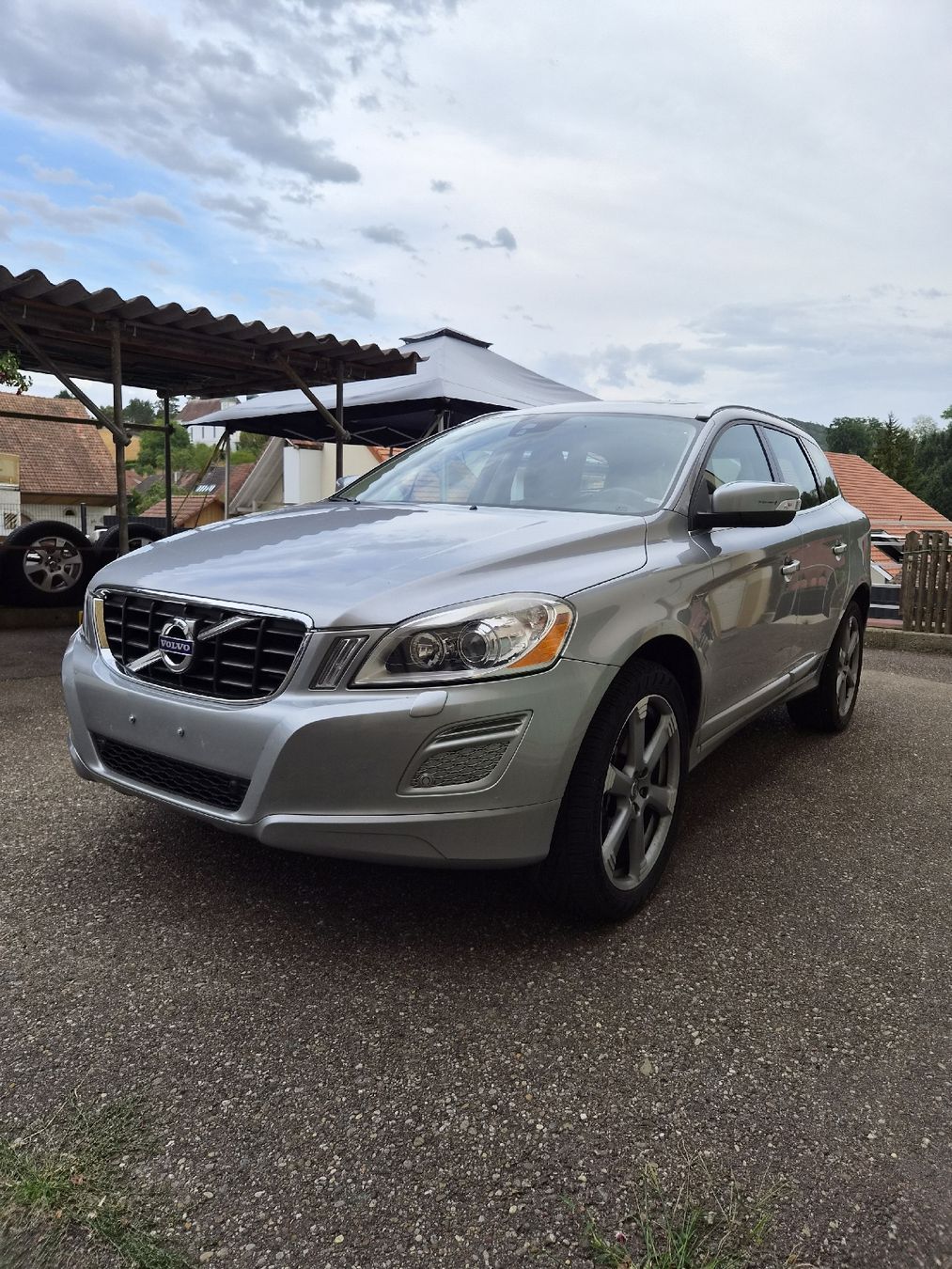 Carrozzine: Volvo XC60 T5 – Usato da Seewen SO venduto da supersnuper