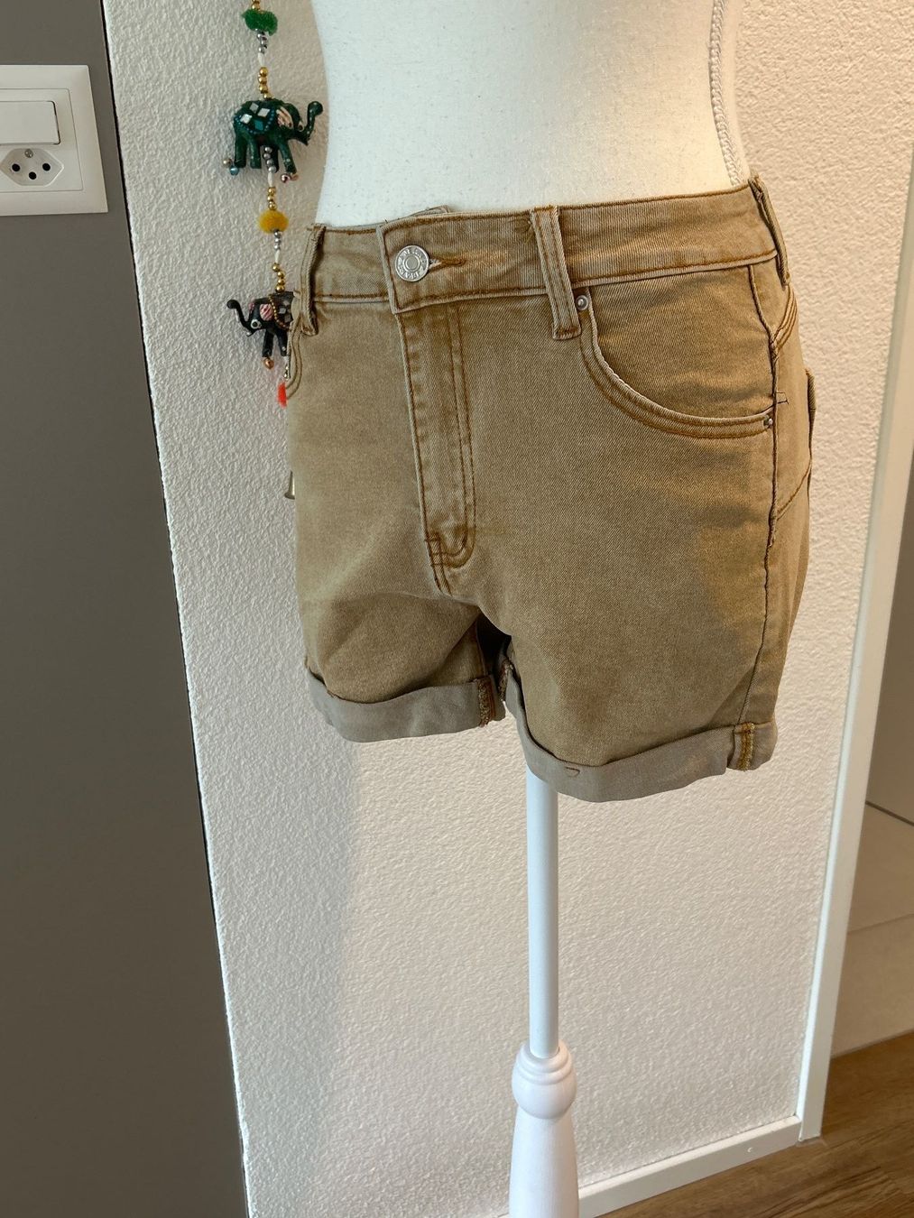 Pantaloni: Damen Jeans Shorts hellbraun Grösse M – Usato da Brunnen venduto da Nala2929 3