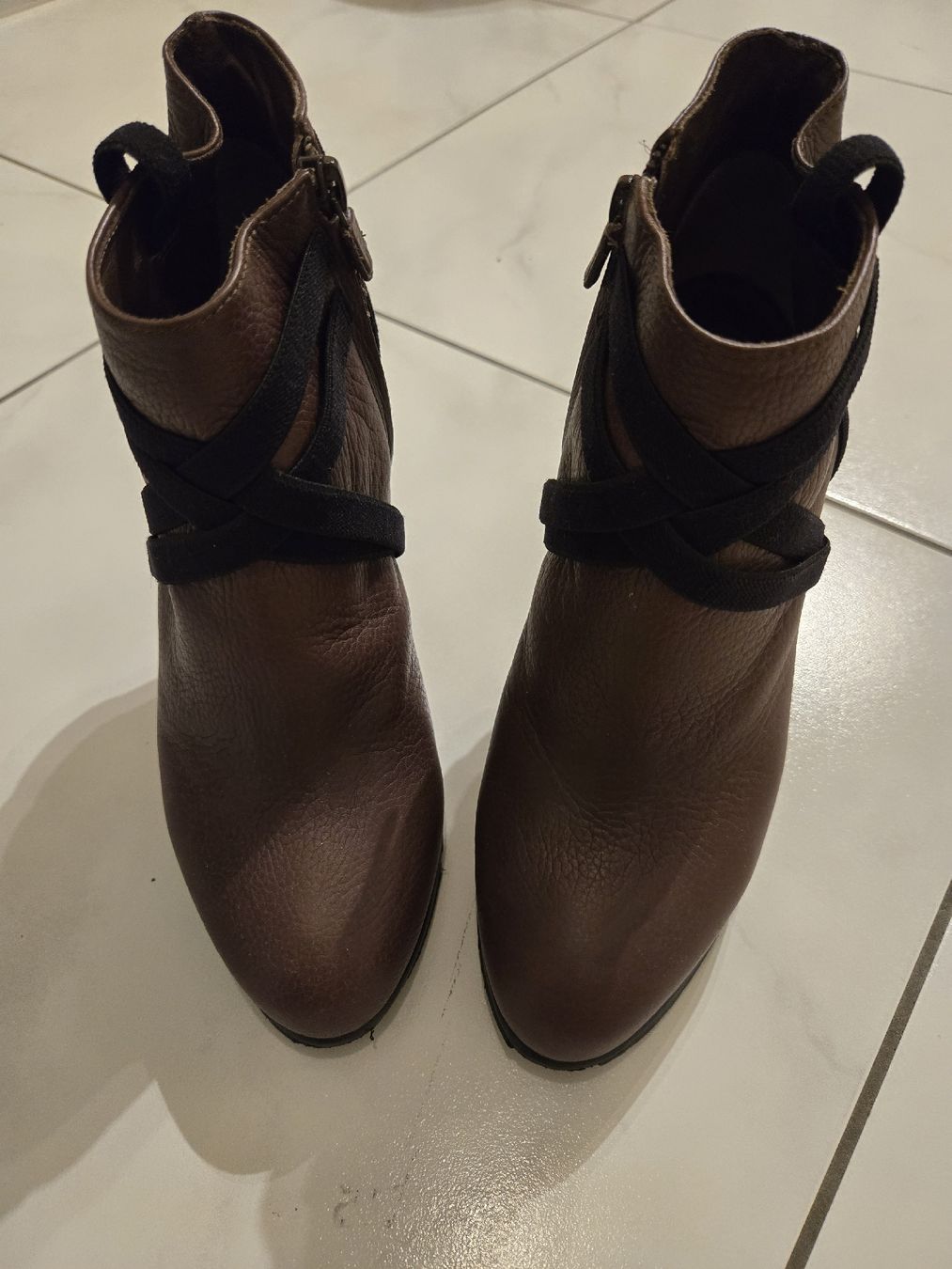 Chaussures femmes: Damenstiefel mit Absatz – D'occasion à Zuerich par yoonil 1
