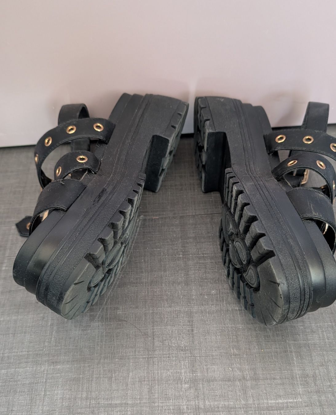 Scarpe da donna: Black Platform Sandals with Gold Buckles - Size 38 – Nuovo (secondo la descrizione) da Meyrin venduto da att_mgj5 4