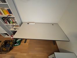 Schreibtisch