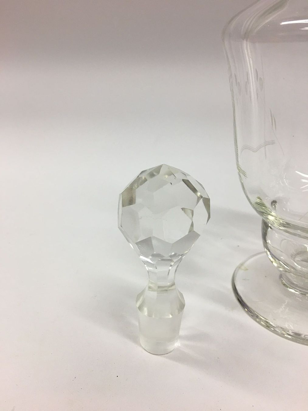 Carafes: Elegante Kristallkaraffe mit Blumenmuster – D'occasion à Olten par ELHANDEL 5