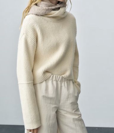 CREAM RIBBED TURTLENECK SWEATER