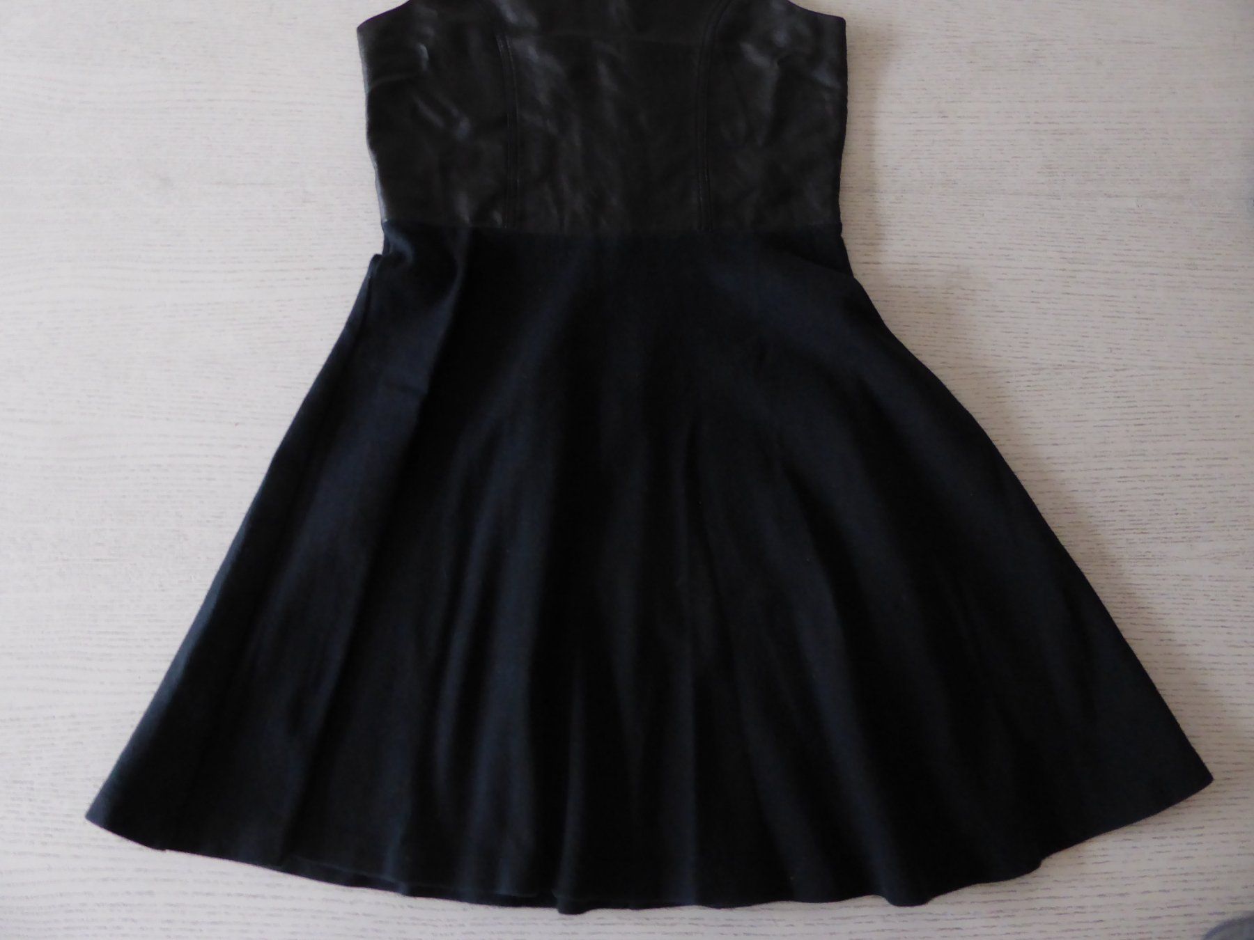 Vestiti & Gonne: Schwarzes Kleid, Gr. 140, neuwertig! – Usato da Zürich venduto da Sunflower.15 2