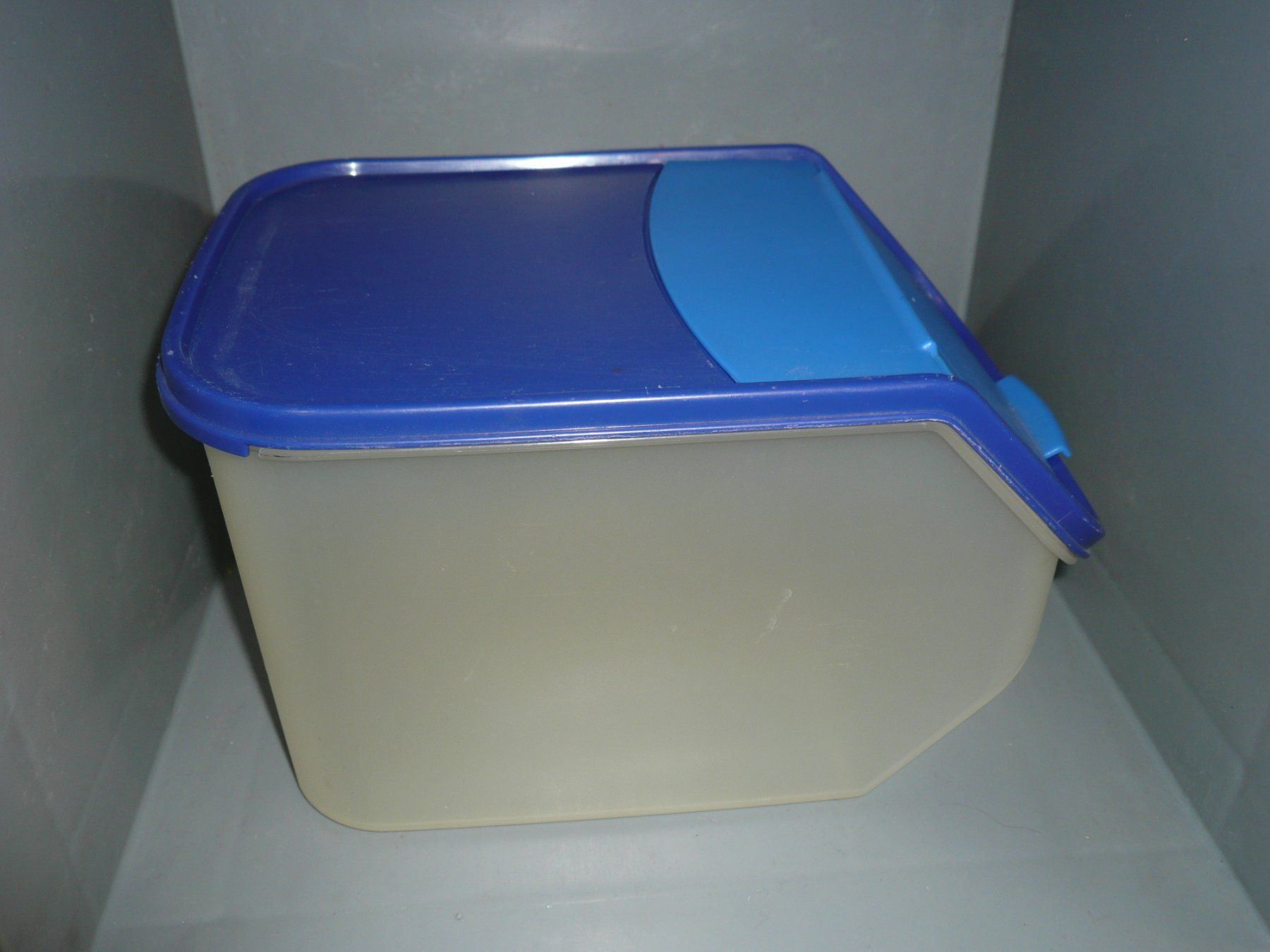 Tupperware Contenitori & Simili: Tupperware Aufbewahrungsbehälter 3 lt – Usato da Rotkreuz venduto da Busa17 2