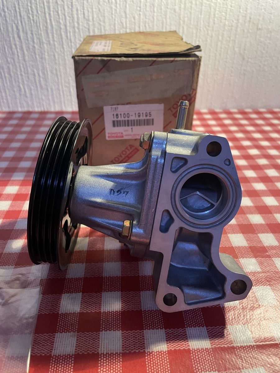 Toyota Tutti pezzi di ricambio auto: Pompe à eau originale TOYOTA COROLLA | PASEO | STARLET – Nuovo e nell'imballaggio originale da Denges venduto da Ricautomotive