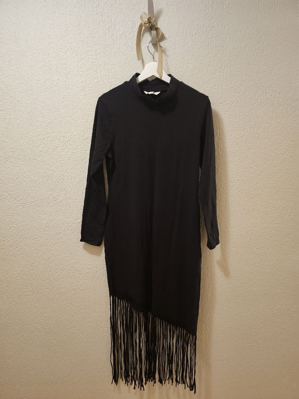 H&M Vestiti: Elegantes schwarzes Kleid mit Fransen Gr L – Usato da Bern venduto da Oscarella