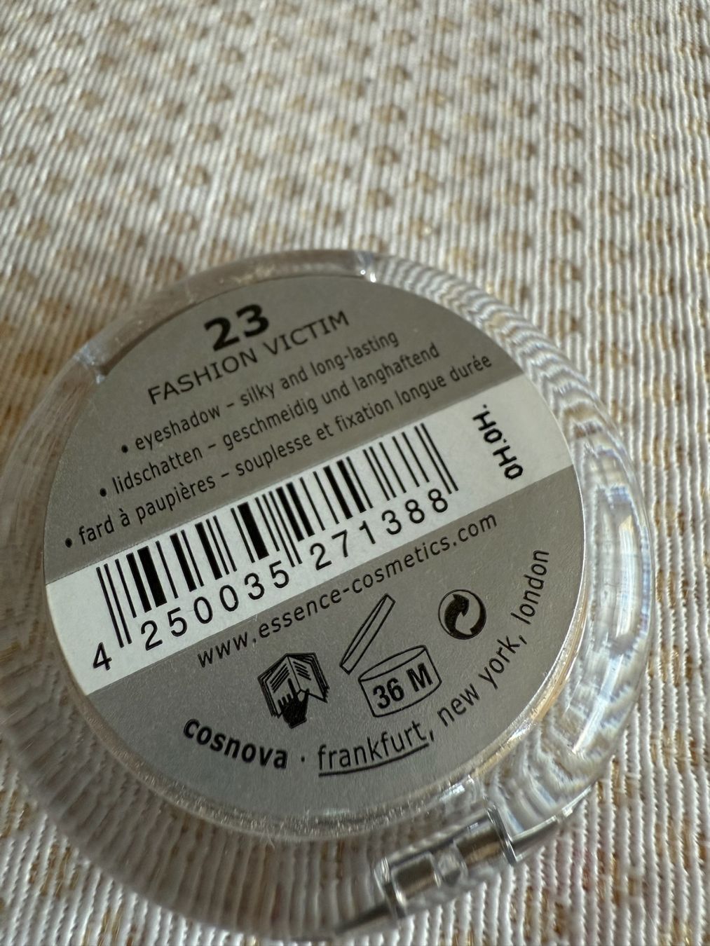 Make-up: Essence - eyeshadow – Usato da Sion venduto da accroshoes 1