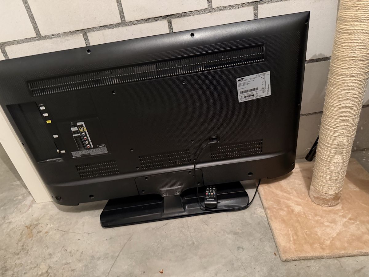 Fernseher: Fernseher, funktioniert einwandfrei – Gebraucht aus Boll von Yasbi 1