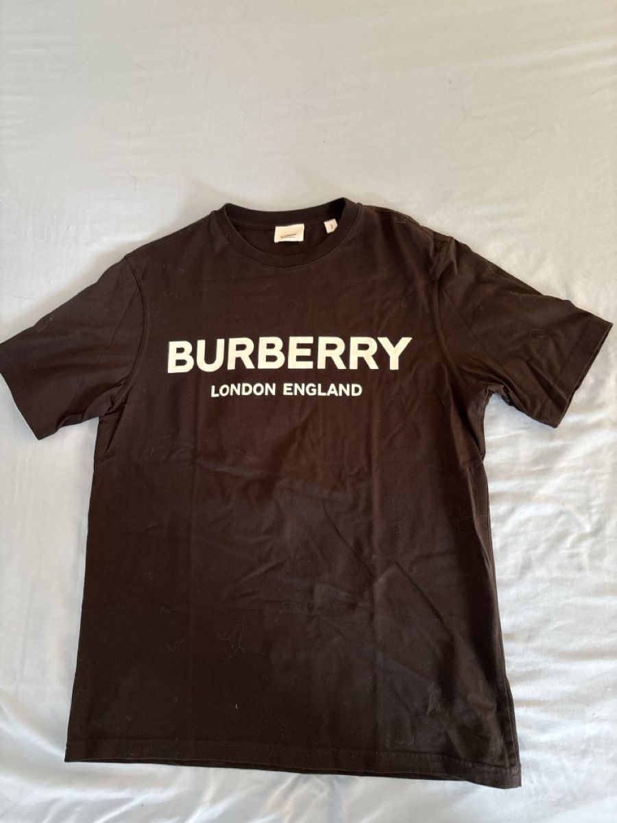 Burberry T-shirt: Burberry Tshirt S – Nuovo (secondo la descrizione) da Flims Dorf venduto da chauy