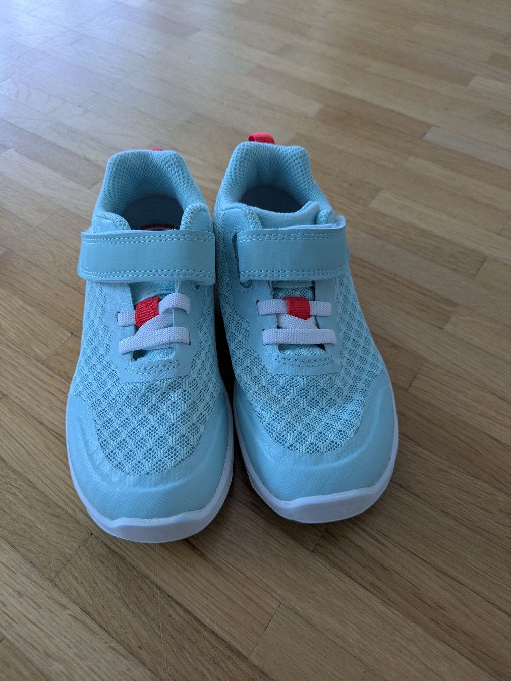 Decathlon Scarpe per ragazzi: Chaussures enfant Decathlon pointure 27 – Usato da Düdingen venduto da atlantis_cooper