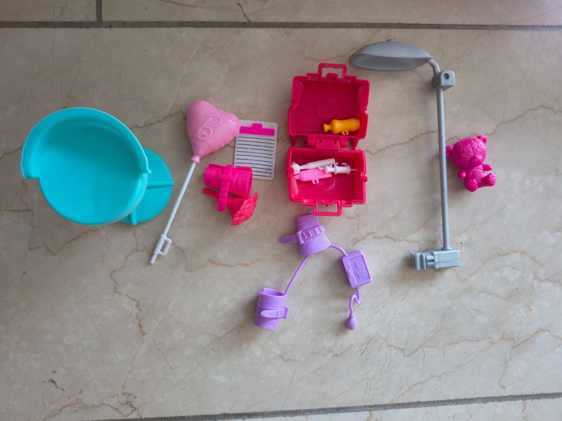 Giocattoli: Barbie Krankenwagen – Usato da Untersiggenthal venduto da Simsala7 2