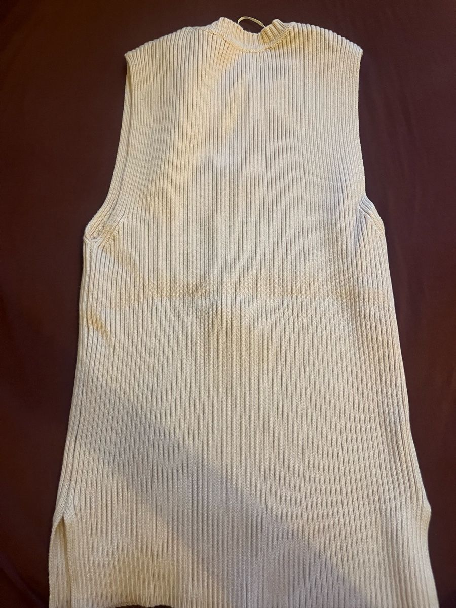 Zara Top: Pull ZARA sans manches beige clair  – Nuovo (secondo la descrizione) da Lausanne venduto da Noemie1994 3